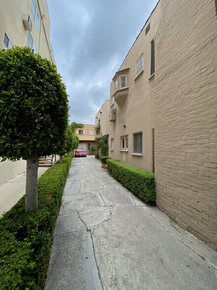 More Photos Of 814-816 West Knoll Dr, West Hollywood Apartments For Sale