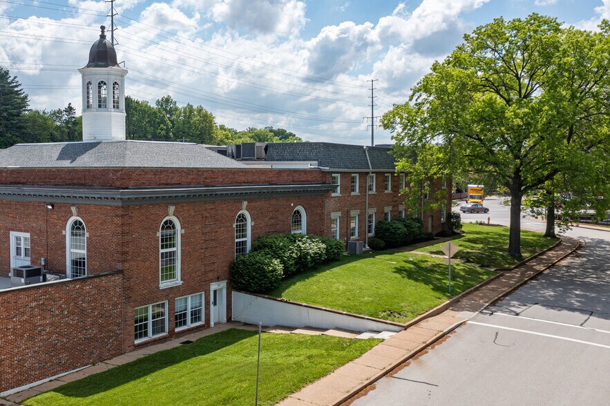 Primary Photo Of 889 S Brentwood Blvd, Clayton Medical For Lease