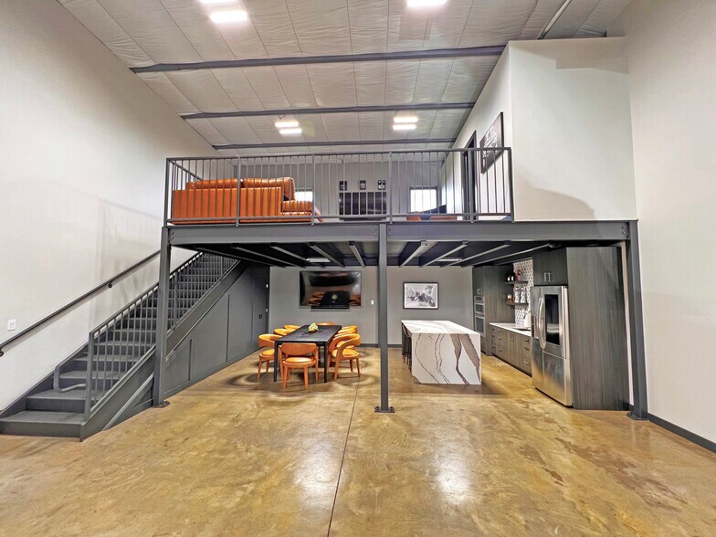 More Photos Of 807 NW 72nd St, Oklahoma City Self Storage For Sale