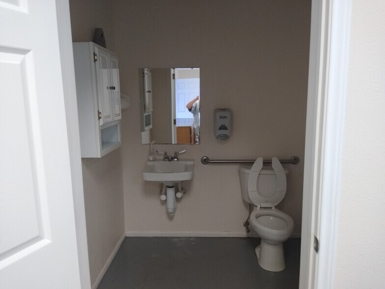 More Photos Of 1959 Saratoga Blvd, Corpus Christi Warehouse For Sale
