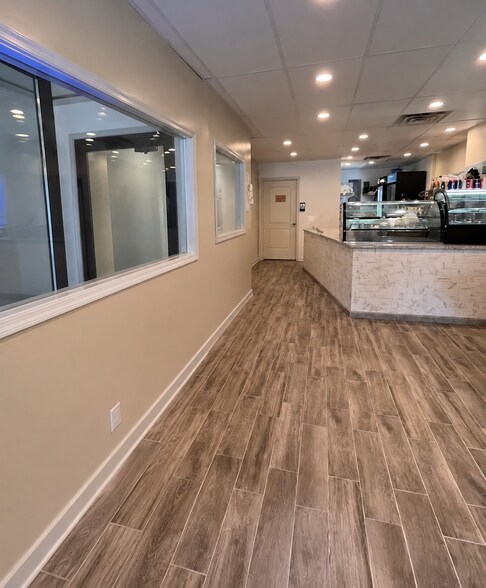More Photos Of 556 Main St, Stroudsburg Office Residential For Lease
