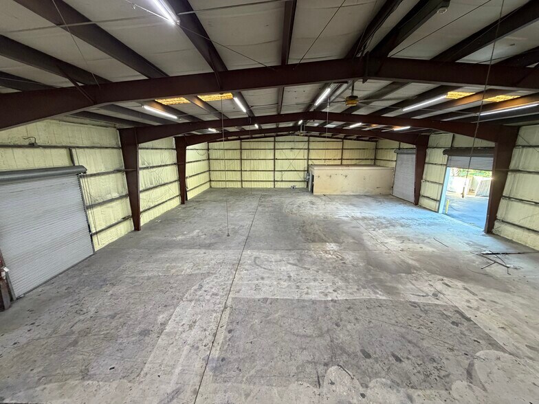 More Photos Of 5491 Benchmark Ln, Sanford Warehouse For Lease