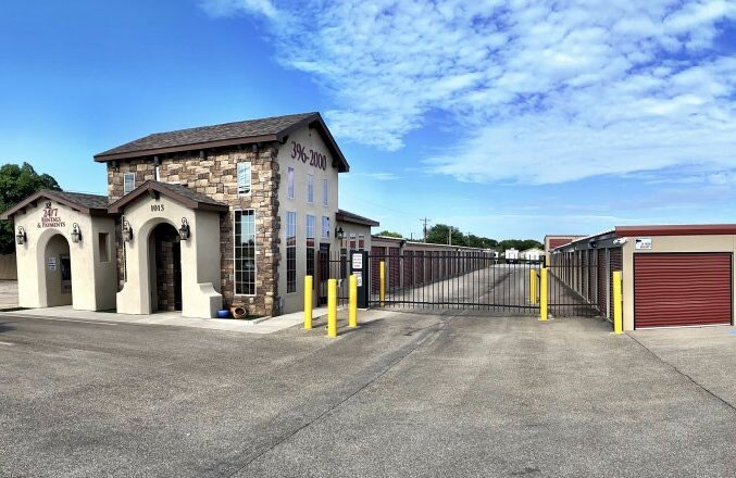 Primary Photo Of 1015 S 17th St, Lovington Self Storage For Sale