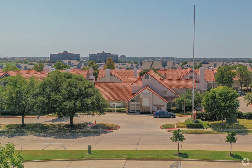 Primary Photo Of 950 W Walnut Hill Ln, Irving Hotel For Sale
