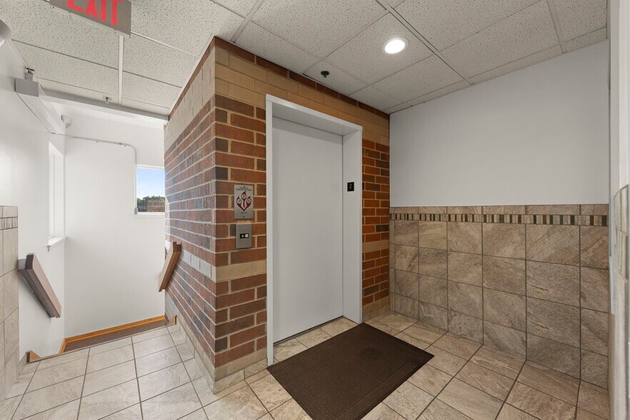 More Photos Of 1N131 County Farm Rd, Winfield Office Residential For Sale