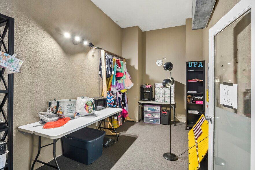 More Photos Of 178 SW 5th St, Madras Storefront Retail Office For Sale