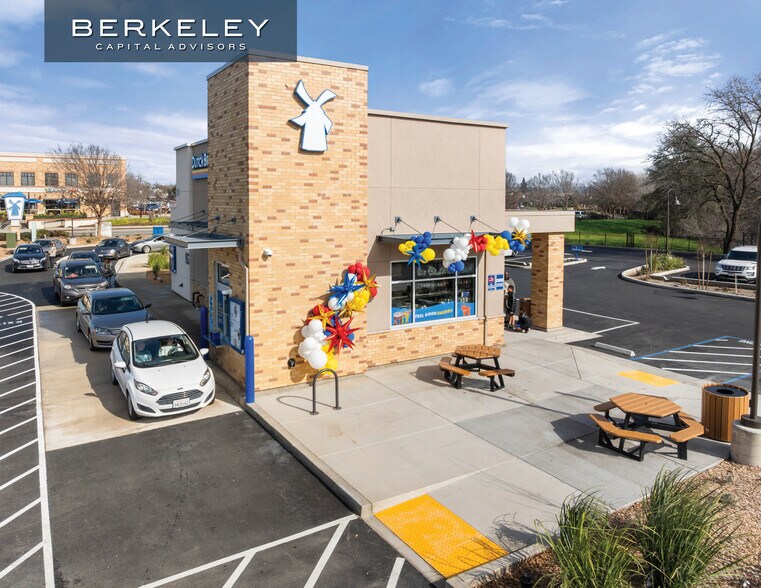 Primary Photo Of 95 Lincoln Blvd, Lincoln Fast Food For Sale