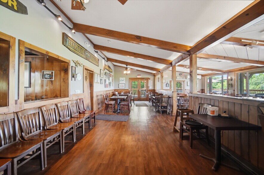 More Photos Of 100 Mountain Rd, Easthampton Restaurant For Sale