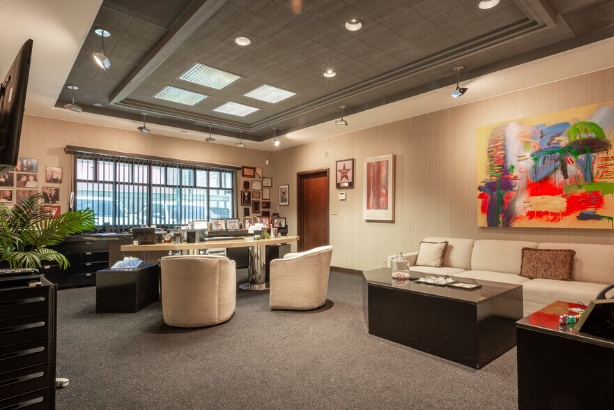 More Photos Of 500 S 4th St, Las Vegas Office For Lease