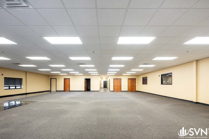 More Photos Of 440 Greendale Rd, Lexington Warehouse For Lease