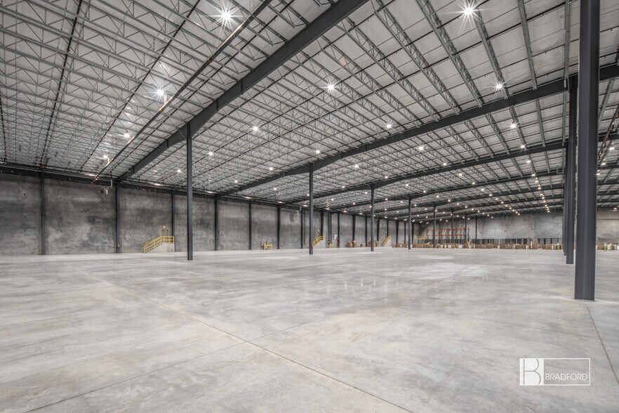 More Photos Of 221 Airport Dr, Mansfield Unknown For Lease