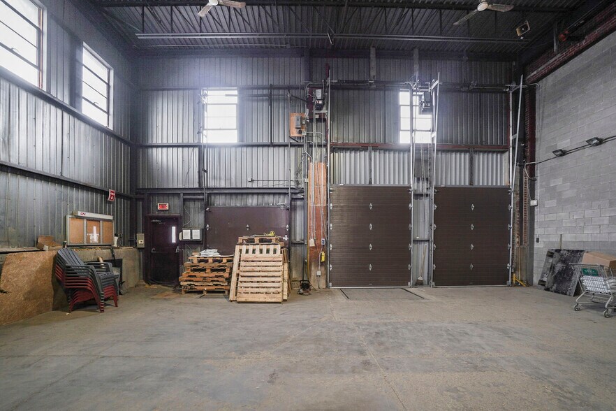 More Photos Of 1280 Boul Jules-Poitras, Montréal Warehouse For Lease