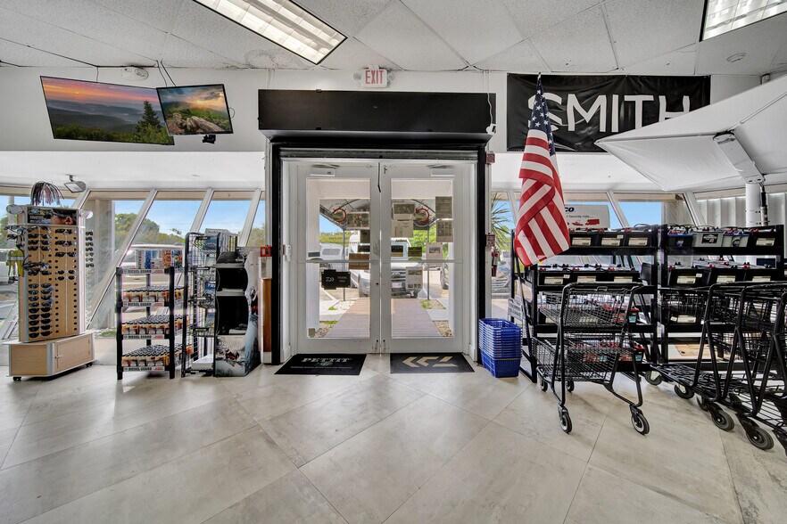 More Photos Of 14951 S Dixie Hwy, Palmetto Bay Freestanding For Sale