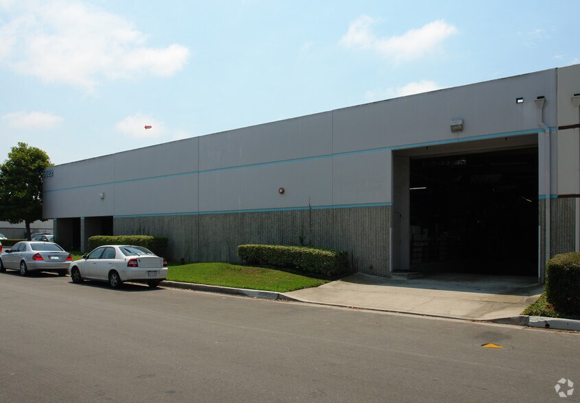 More Photos Of 5622 Engineer Dr, Huntington Beach Warehouse For Sale