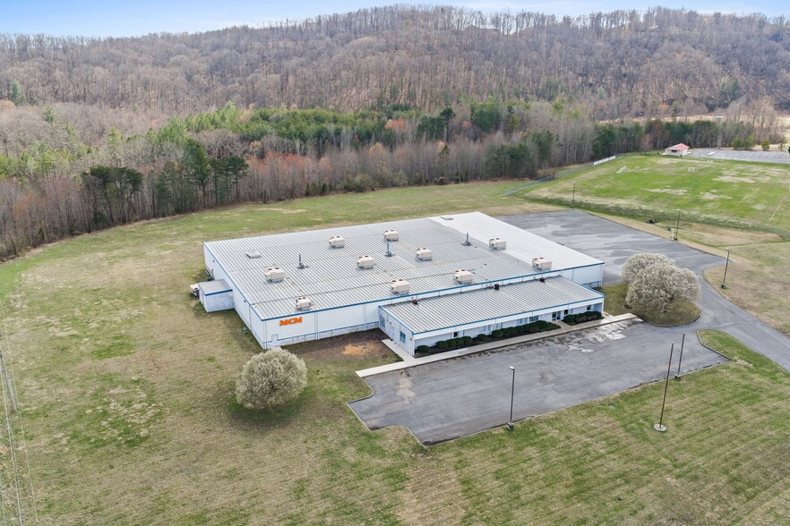 Primary Photo Of 385 One Industrial Park Rd, Oneida Manufacturing For Lease