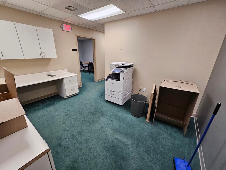 More Photos Of 97 S 4th St, Ishpeming Office For Lease