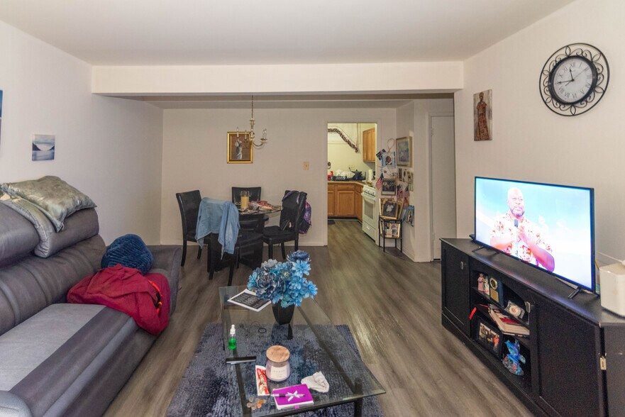 More Photos Of 1213 E Northern Pky, Baltimore Apartments For Sale