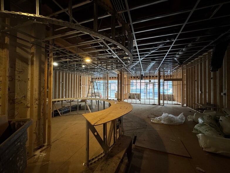 More Photos Of 1800 Rozzelles Ferry Rd, Charlotte Storefront For Lease