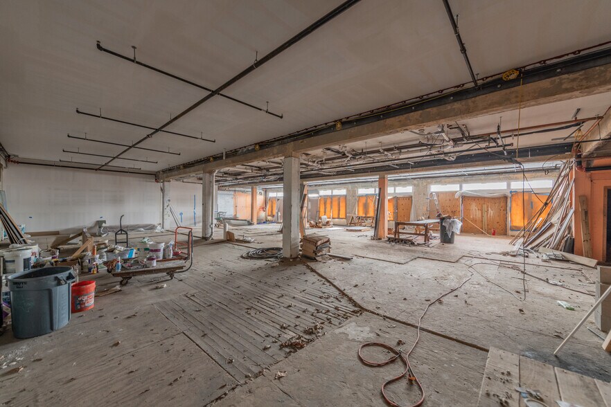 More Photos Of 1405 S Flores St, San Antonio Storefront Retail Residential For Lease