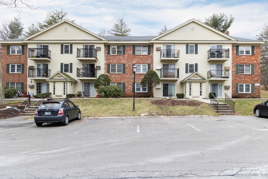 Primary Photo Of 1 Oak Hill Ln, Nashua Apartments For Sale