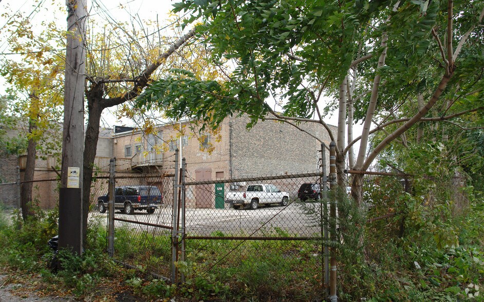 More Photos Of 3903-3927 S Halsted St, Chicago Service For Lease