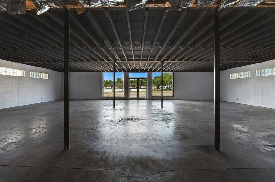 More Photos Of 2324 Vermillion St, Hastings Freestanding For Sale