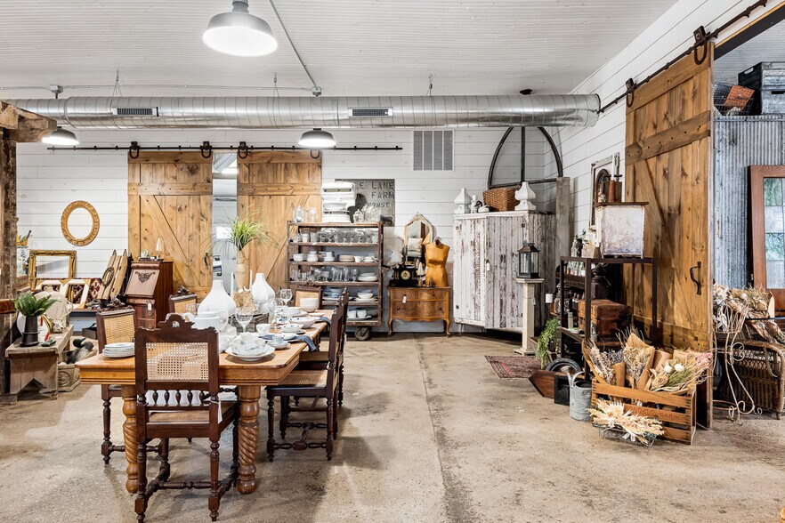 More Photos Of 219 Jefferson St, Waupaca Storefront Retail Office For Sale