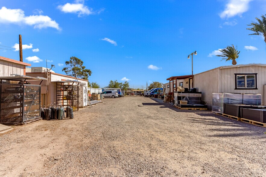 More Photos Of 2200 La Osa st, Tucson Light Distribution For Lease