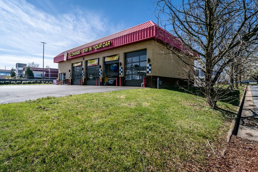 More Photos Of 2075 E Market St, Harrisonburg Auto Repair For Sale