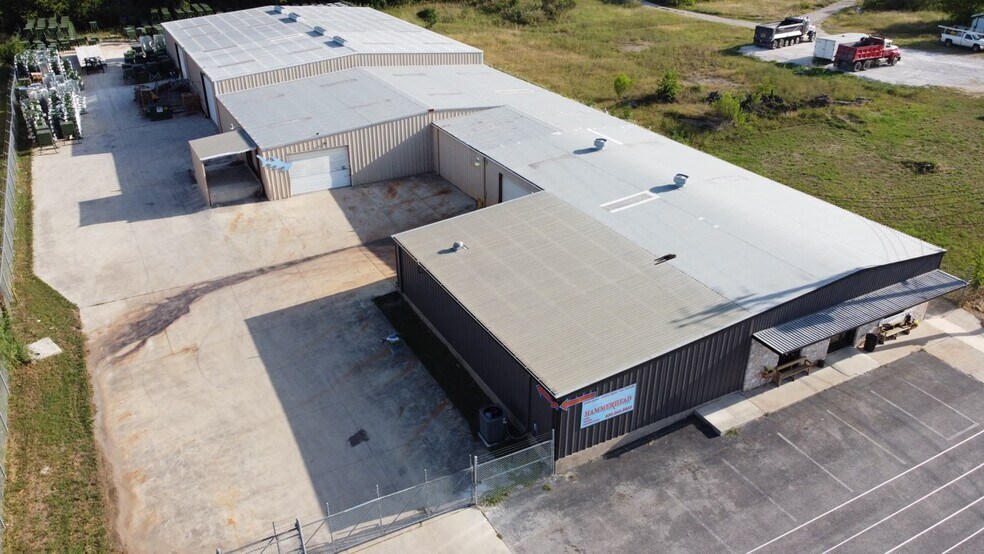 Primary Photo Of 124 Industrial Dr, Boerne Service For Lease