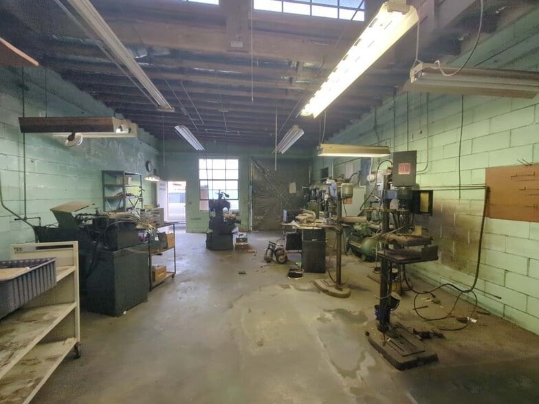 More Photos Of 702 Vesta St, Inglewood Manufacturing For Sale