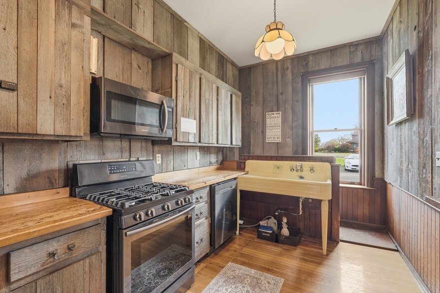 More Photos Of 270 Maple St, Springfield Hospitality For Sale