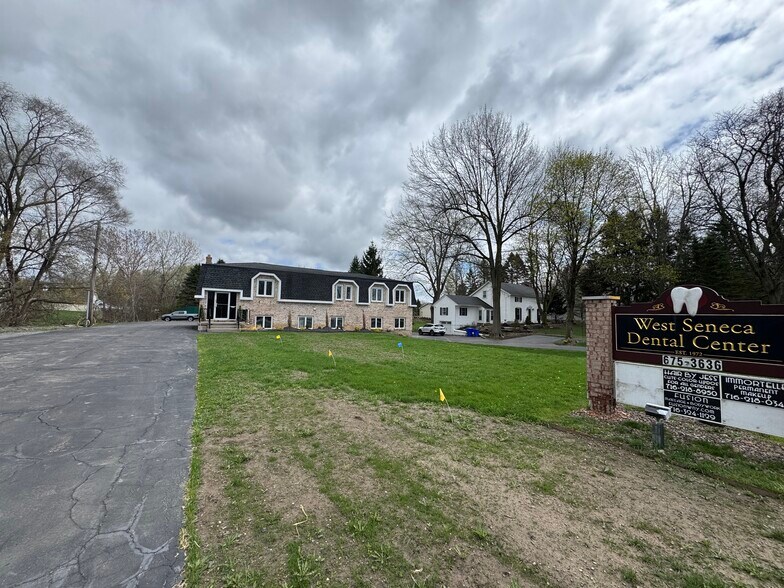 More Photos Of 721 Union Rd, West Seneca Medical For Sale
