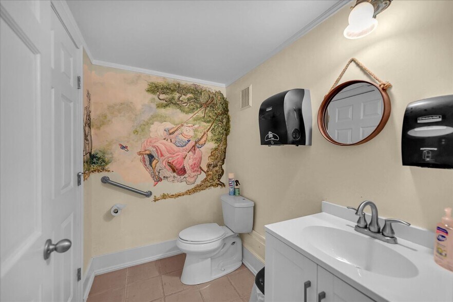 More Photos Of 608 Atlantic Hwy, Northport Freestanding For Sale