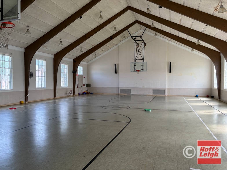 More Photos Of 13812 Bellaire Rd, Cleveland Religious Facility For Sale