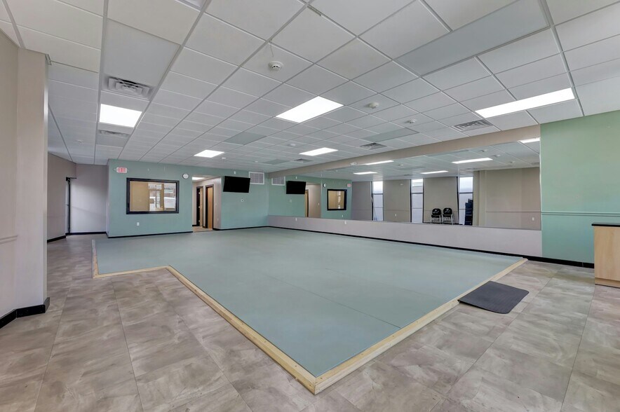 More Photos Of 1285-1291 Broad St, Bloomfield Medical For Lease