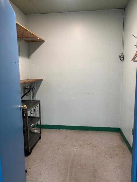 More Photos Of 3211-3235 17 Av SE, Calgary General Retail For Lease