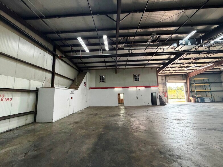 More Photos Of 2020 Ortiz Ave, Fort Myers Warehouse For Lease