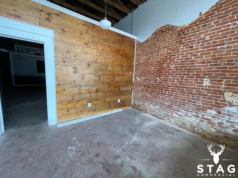 More Photos Of 208 S Main St, Aubrey Restaurant For Lease