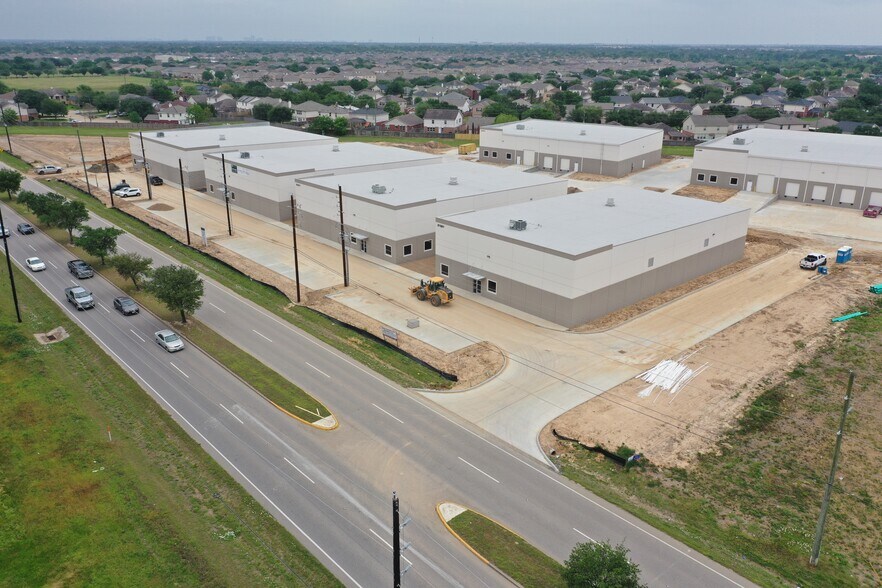 More Photos Of 21211 Clay Rd, Katy Warehouse For Lease