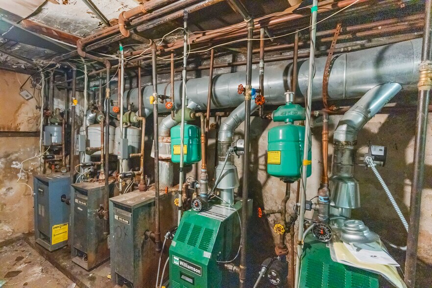 More Photos Of 1711 Zerega Ave, Bronx Storefront Retail Residential For Sale