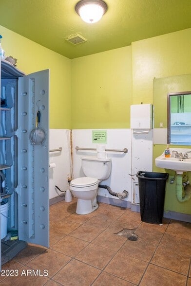 More Photos Of 101 W Aero Dr, Payson General Retail For Lease