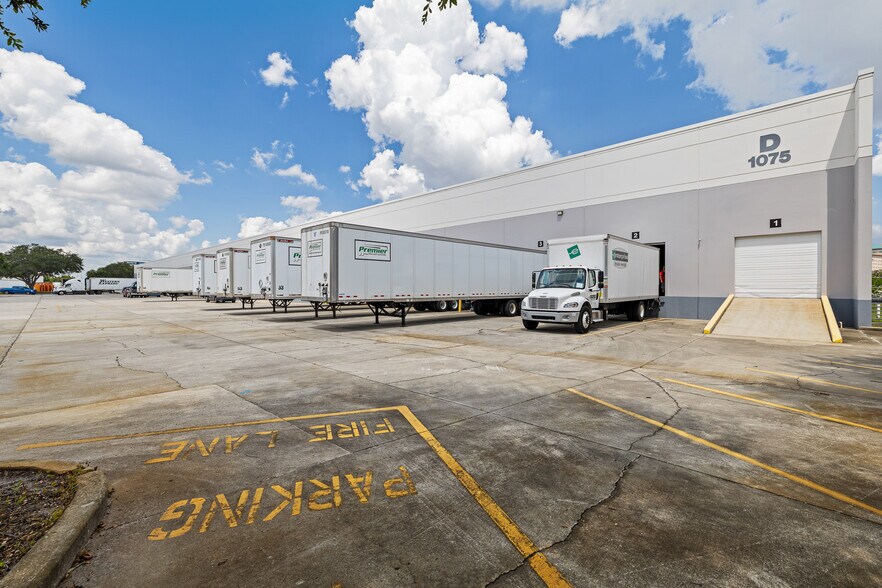 More Photos Of 1075 Gills Dr, Orlando Warehouse For Lease