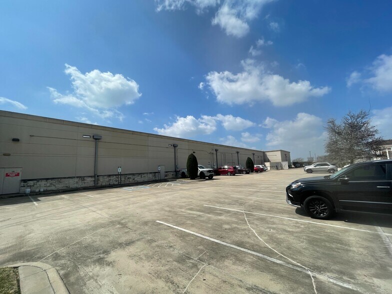 More Photos Of 7417 W Grand Pky S, Richmond Storefront For Lease