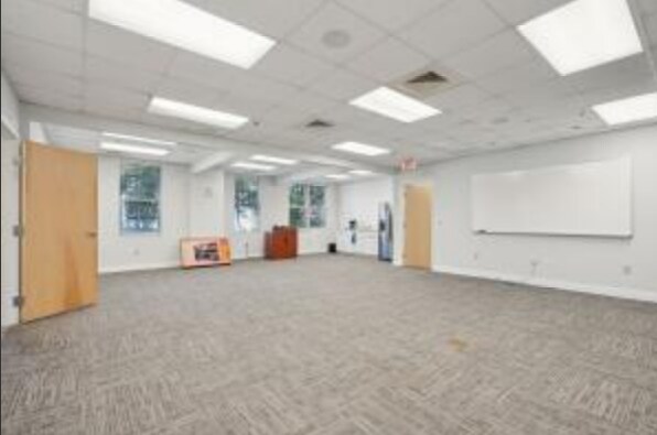 More Photos Of 710 Johnnie Dodds Blvd, Mount Pleasant Medical For Sale