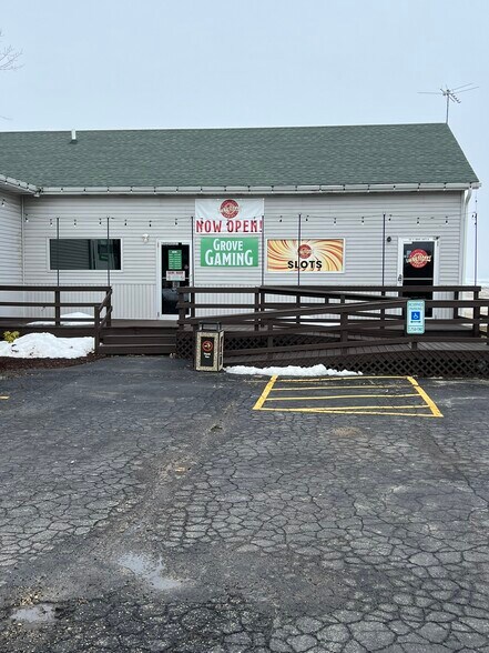 More Photos Of 100 E Grove St, Poplar Grove Freestanding For Lease