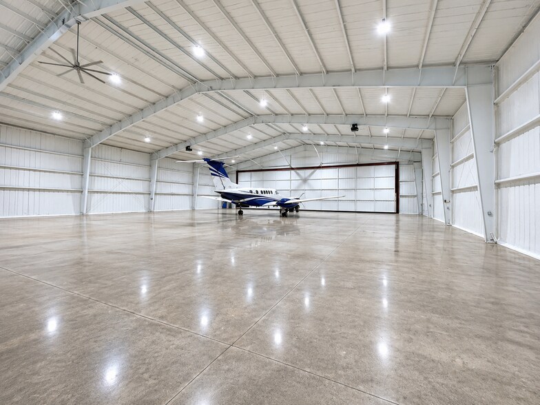More Photos Of 2408 Airport Rd, Gainesville Airplane Hangar For Sale