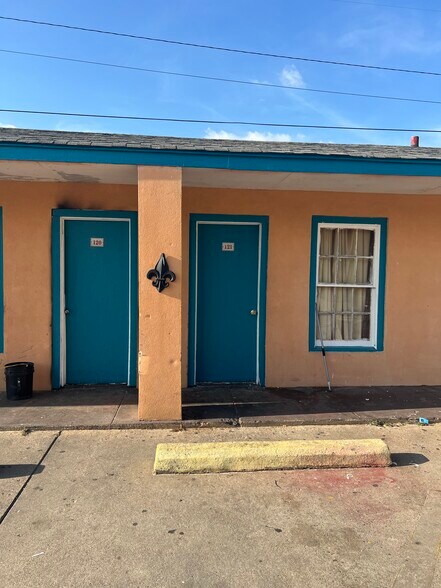 More Photos Of 1604 N University Ave, Lafayette Hotel For Sale