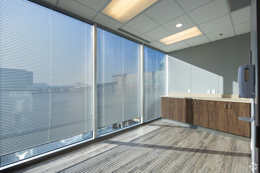 Photo of 5th Floor Ste 520 - 1150