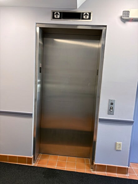 More Photos Of 100 Treble Cove Rd, Billerica Medical For Lease